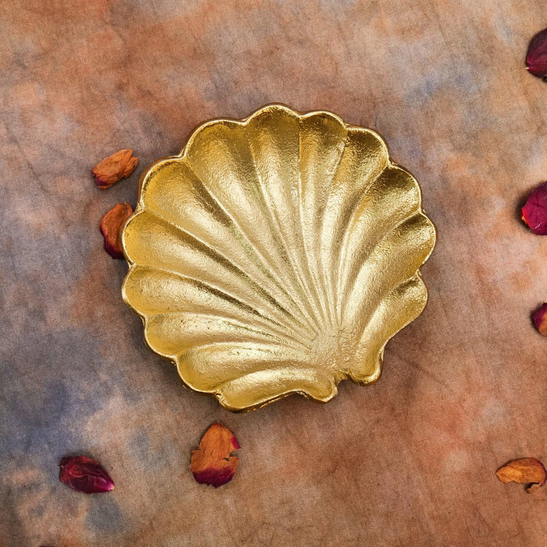 Nature's Elegance: Aluminum Leaf Platter - 6.5 inch